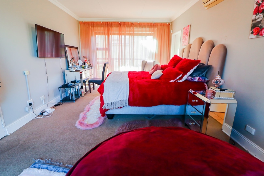 4 Bedroom Property for Sale in Heuwelsig Free State